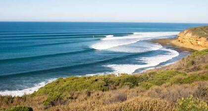 Tranquil Coastal Escape - Close to Beach, Parks and Shops