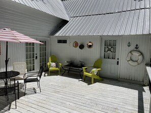 Outdoor dining - Center Hill Lakehouse (Lancaster)