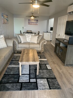 Smart TV - Amazing new/modern condo-Walk to beach, Marina and pools. Red Hook/bars near by! (St Thomas)