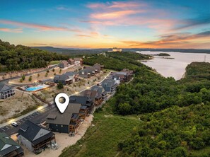 Our cozy home is nestled in the beauty of the Ozarks! - Gorgeous Table Rock Lake View! Hot Tub, Pool! (Branson)
