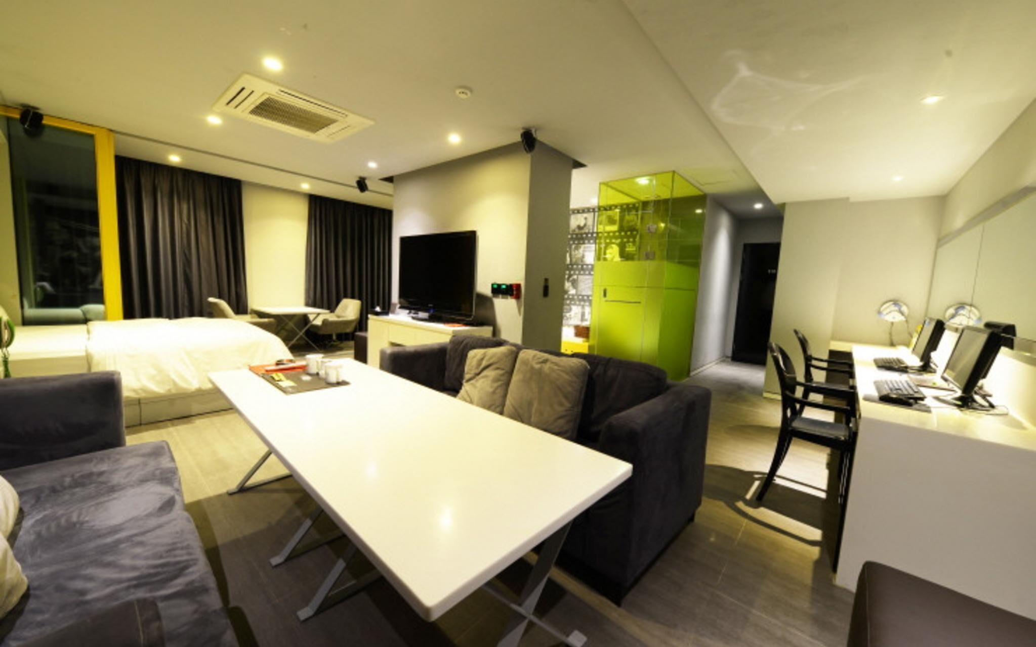 room (suite (netflix available)) | 1 bedroom, individually decorated, free wifi, bed sheets