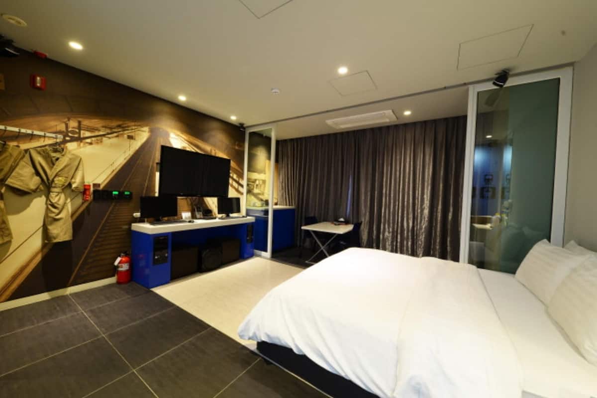 room (vip (netflix available)) | 1 bedroom, individually decorated, free wifi, bed sheets