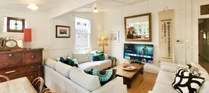 Smart TV, DVD player, books, music library - Plum Blossom Cottage | Federation, 5 Bedroom, 2 Bathroom, Bath, Climate-Control, Pets, BBQ (Katoomba)