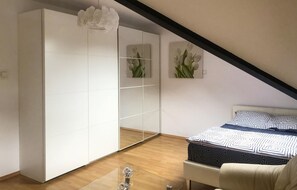 3 bedrooms, bed sheets