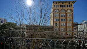 Property grounds - Renovated Historic 3rd Floor Loft in Heart of Downtown Birmingham (Birmingham)
