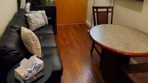 Unclassified image, 5 of 28, button - best guest house near the Galleria Mall (Dallas)