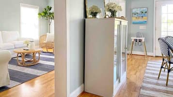 TV, bøker og kontorer