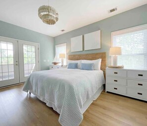 4 makuuhuonetta, silitysrauta/-lauta, vauvan matkasänky, Wi-Fi