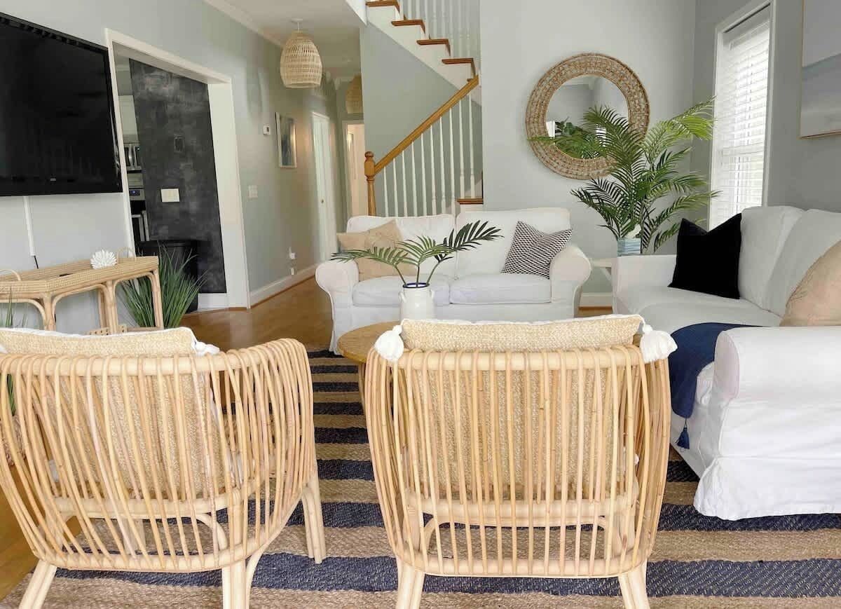 Télévision, livres, espaces bureaux