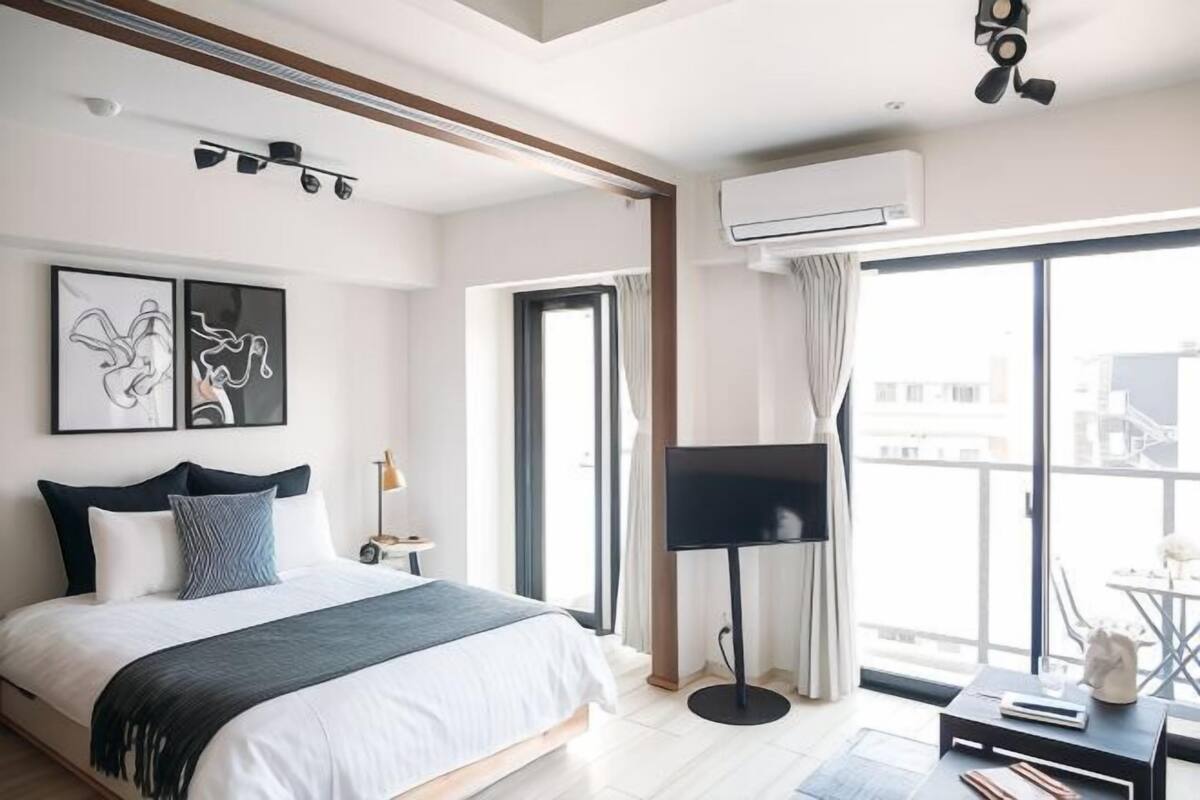 Memory-foam beds, desk, iron/ironing board, free WiFi