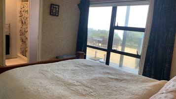 3 bedrooms, bed sheets