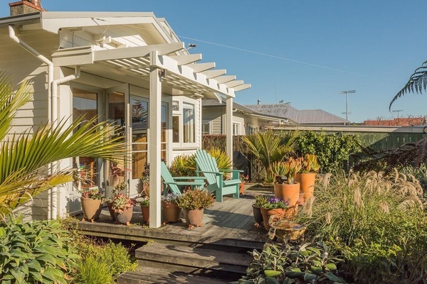 Elliott Street Gem - Nelson inner-city Holiday Home!