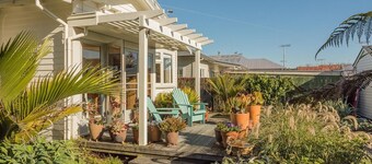 Elliott Street Gem - Nelson inner-city Holiday Home!