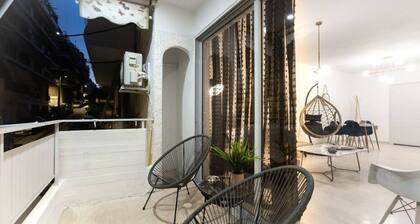 The White House, 2-BDR just steps from Marina Zeas