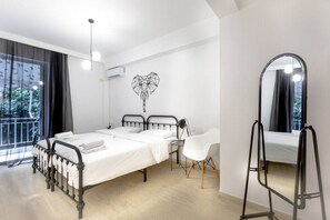 2 makuuhuonetta, työpöytä, silitysrauta/-lauta, ilmainen Wi-Fi