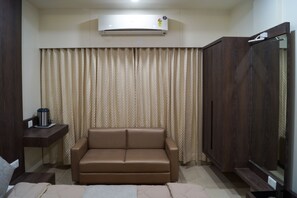 Premium Room - Hotel Midtown (Vadodara)