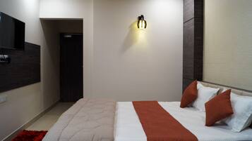 Deluxe Room | Soundproofing, free WiFi, bed sheets