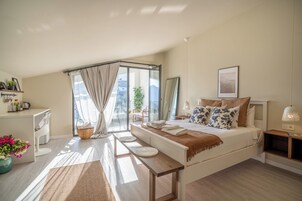Superior Double Room, Sea View | Egyptian cotton sheets, premium bedding, minibar, in-room safe