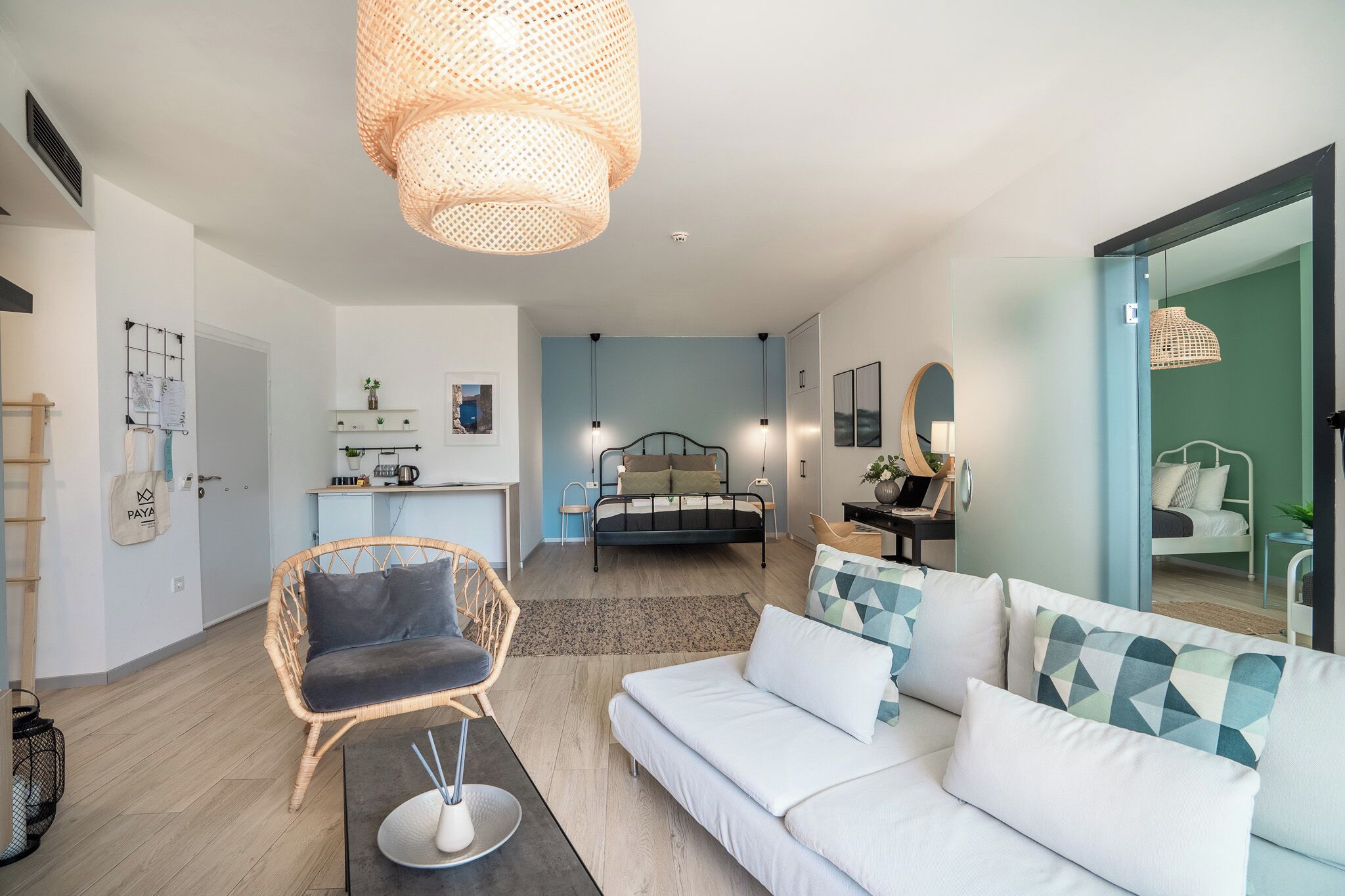 Sábanas de algodón egipcio, ropa de cama de alta calidad y minibar 