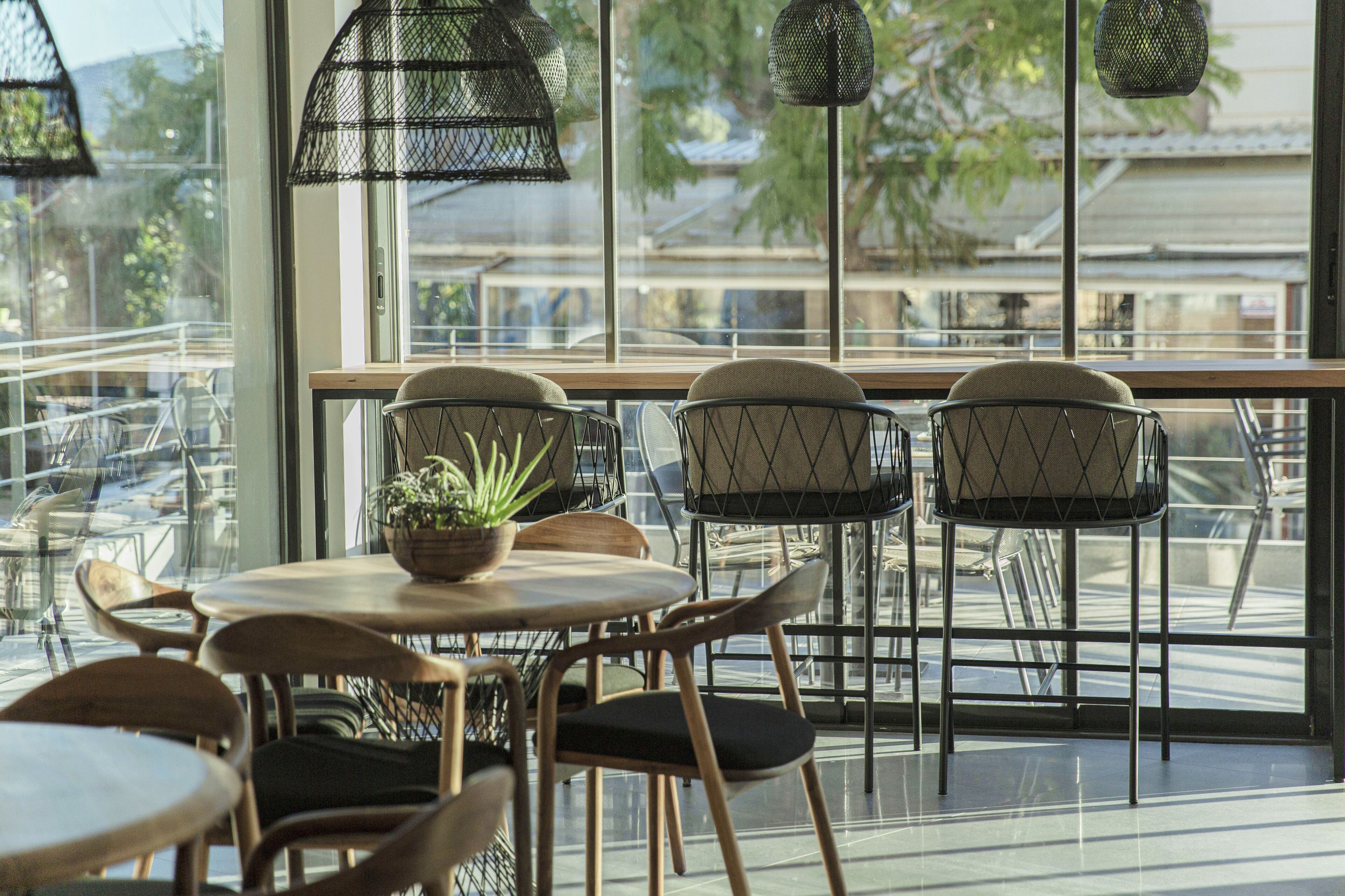 daily full breakfast (eur 10 per person)