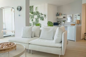 Romantic Suite, Sea View | Egyptian cotton sheets, premium bedding, minibar, in-room safe - Payava Hotel by True Blue (Kas)