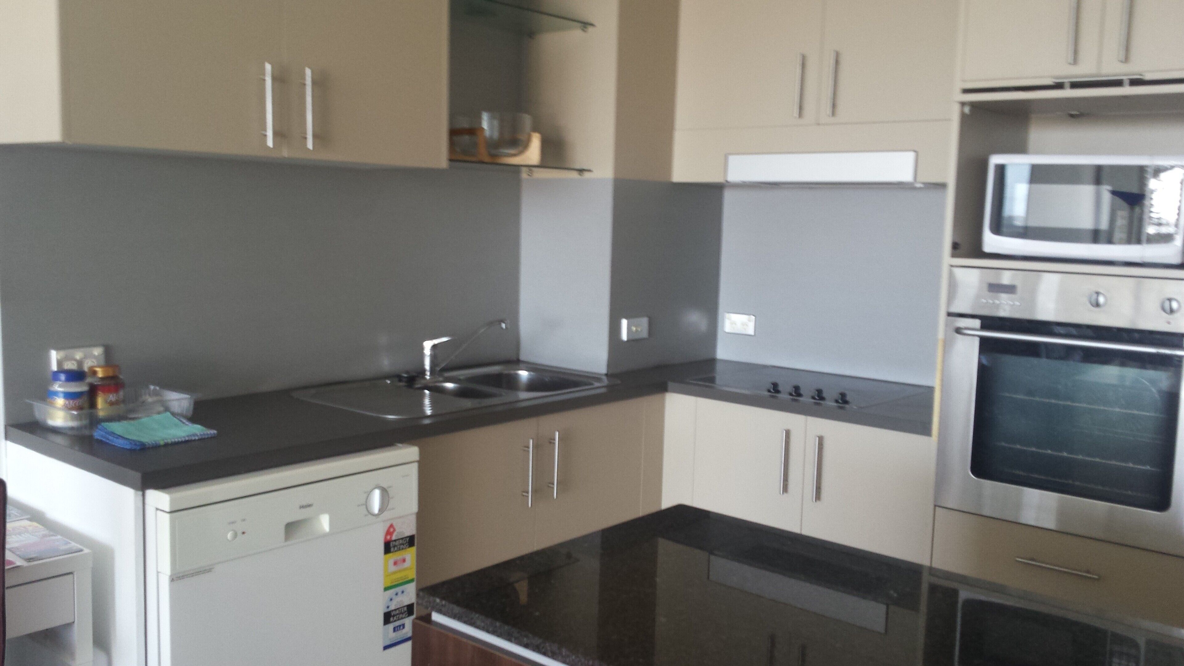 Grand Hotel Apartment One min walk to beach/Charis Seafoods Childrens Lagoon.  — image 5