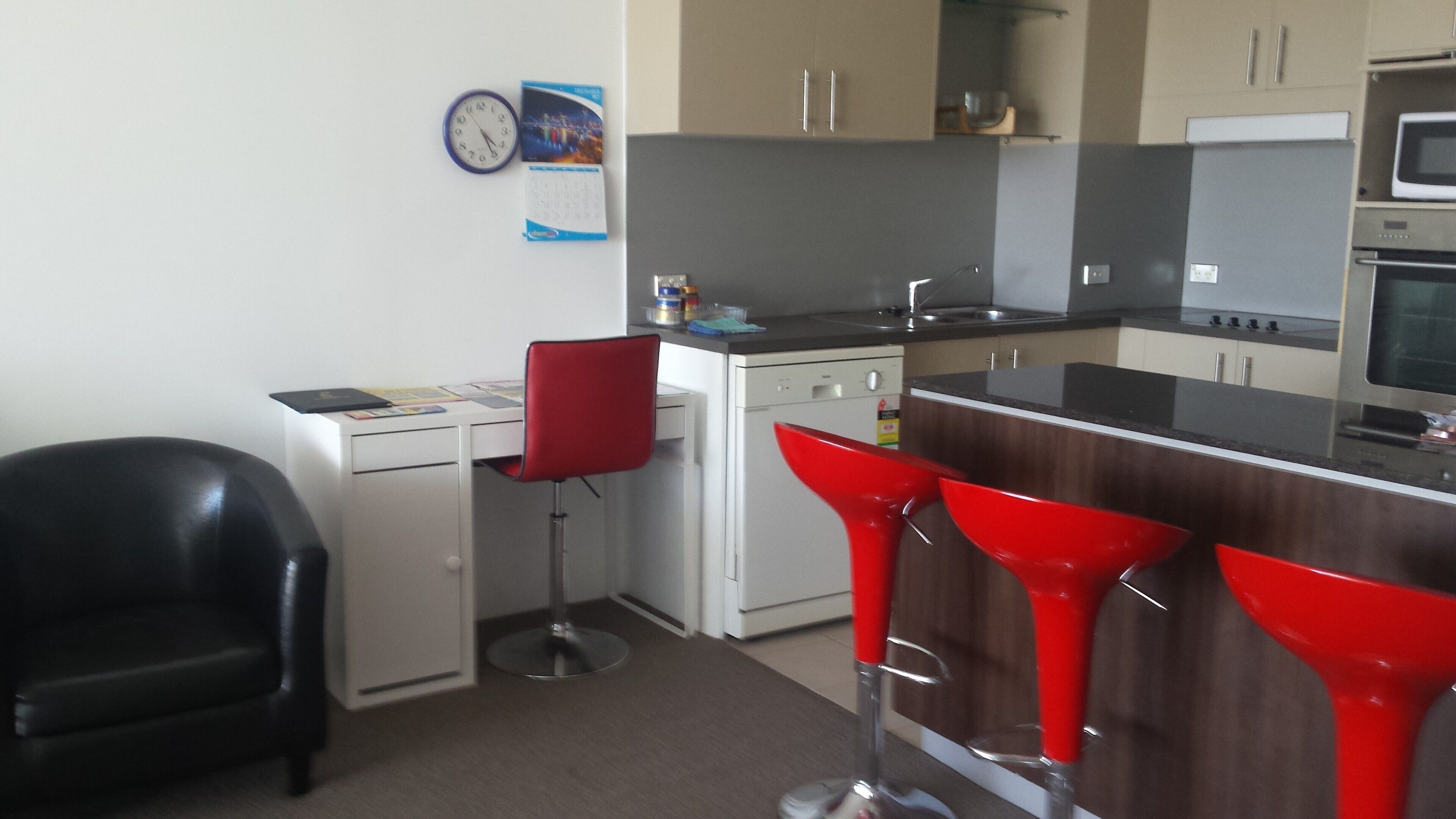 Grand Hotel Apartment One min walk to beach/Charis Seafoods Childrens Lagoon.  — image 4