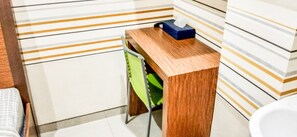 Desk, free WiFi, bed sheets - Pondok Indah Homestay by ecommerceloka (Samarinda)