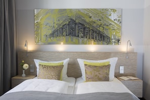 Hypo-allergenic bedding, in-room safe, individually decorated - Hotel am Markt (Baden-Baden)