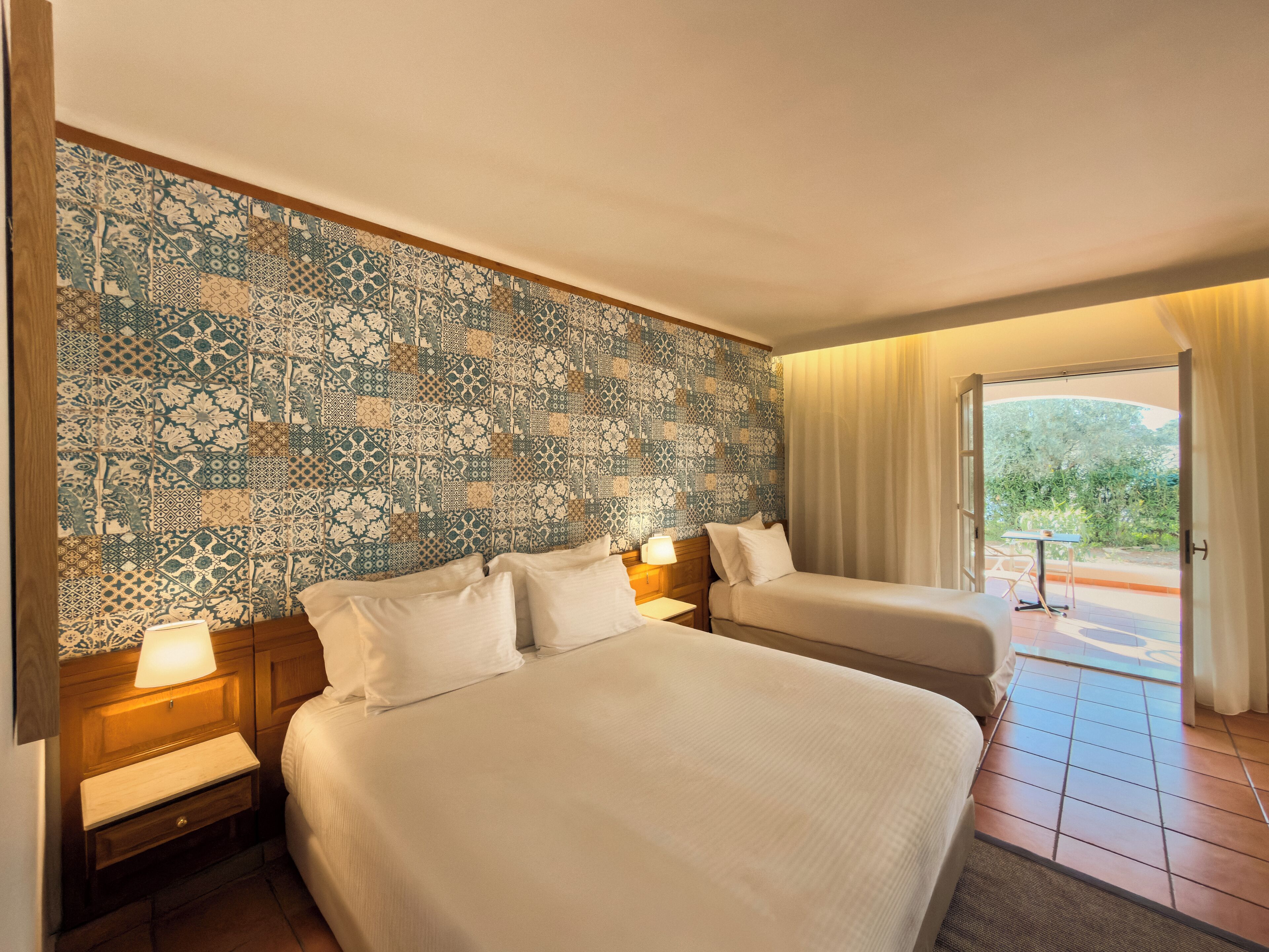 Habitación familiar con 1 cama matrimonial o 2 individuales | Ropa de cama hipoalergénica y caja de seguridad en la habitación 