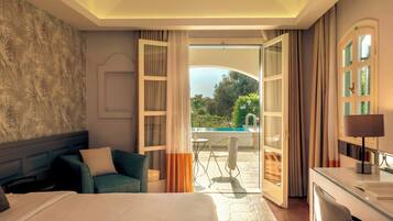 Family Bungalow Garden View Private Pool | Literie hypoallergénique, coffres-forts dans les chambres, bureau