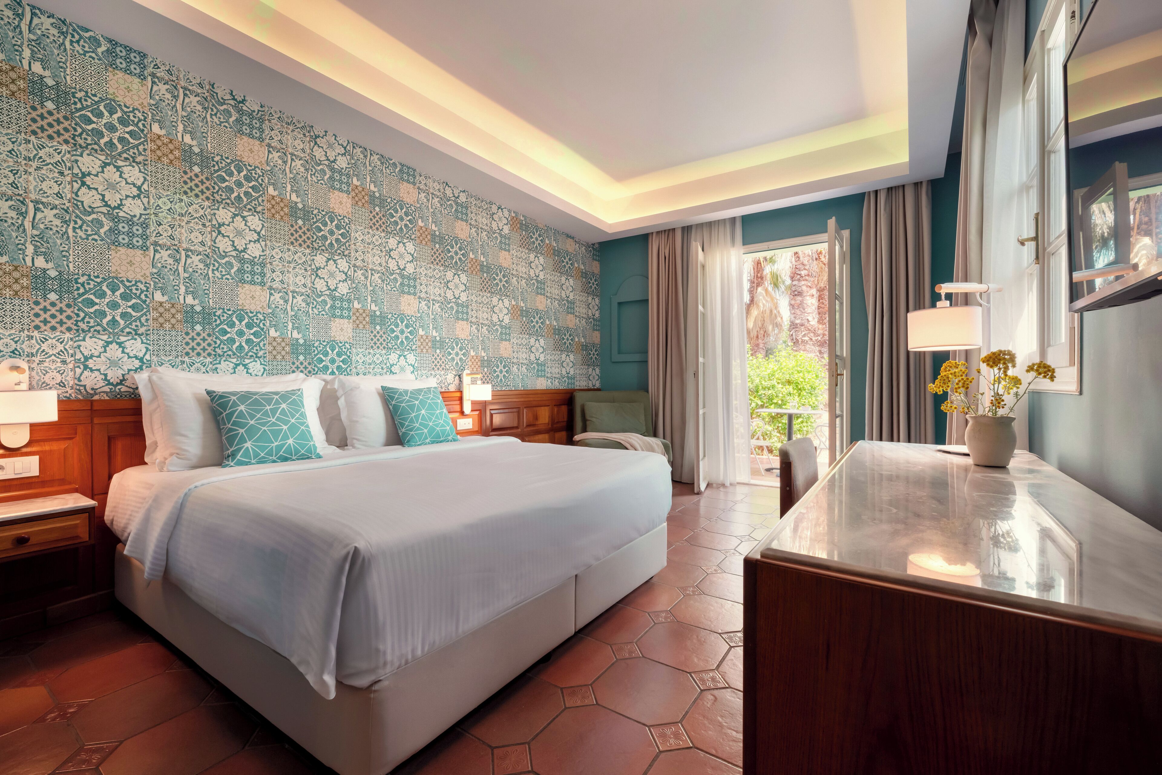 Harmony Bungalow Garden View | Hypo-allergenic bedding, in-room safe, desk, blackout drapes