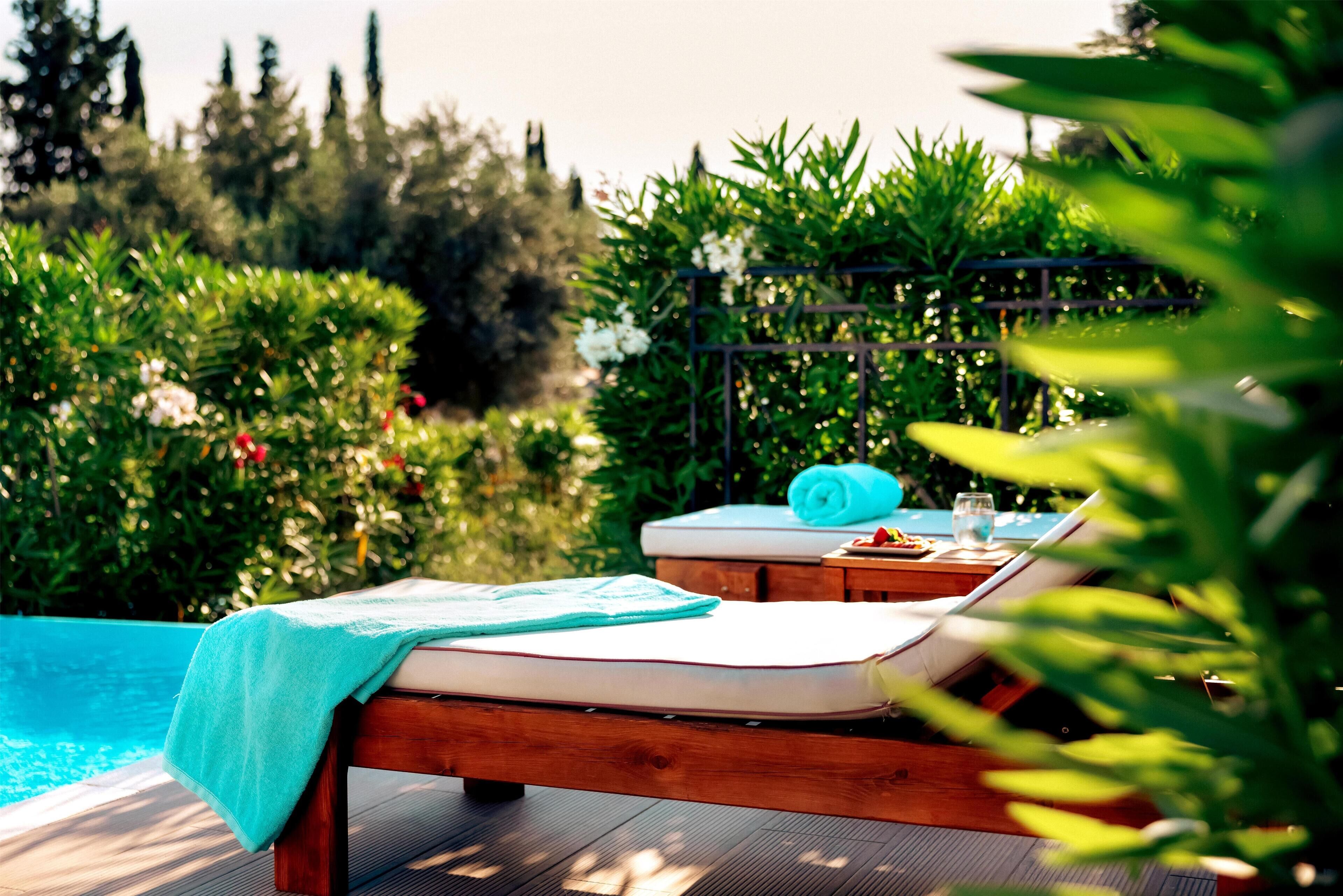 Allergiatestatut vuodevaatteet, tallelokero huoneessa, työpöytä