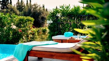 Allergiatestatut vuodevaatteet, tallelokero huoneessa, työpöytä