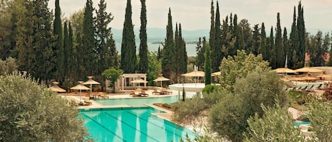 Allergitestet sengetøy, safe på rommet, skrivebord og blendingsgardiner