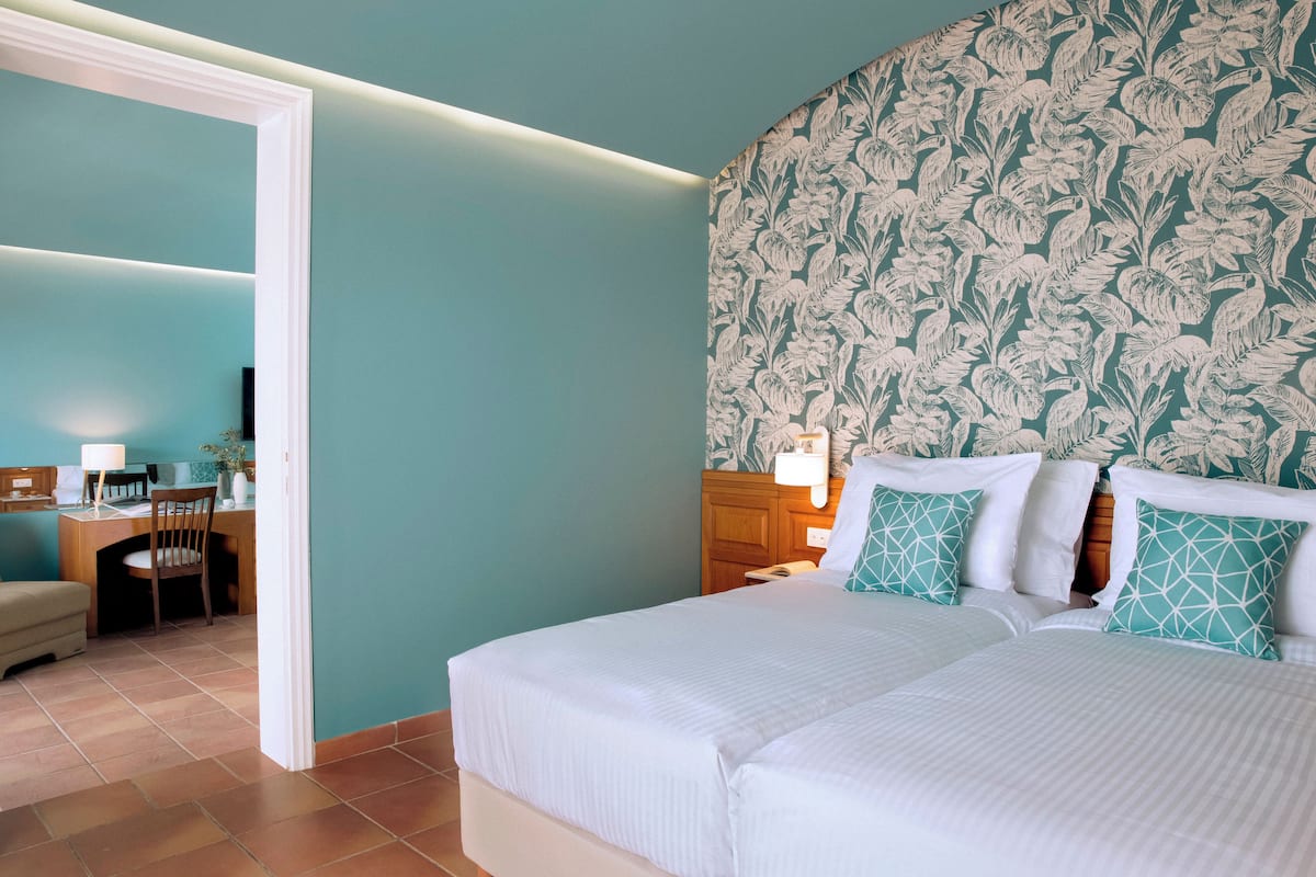 Family Bungalow Suite Sea View | Hypo-allergenic bedding, in-room safe, desk, blackout curtains