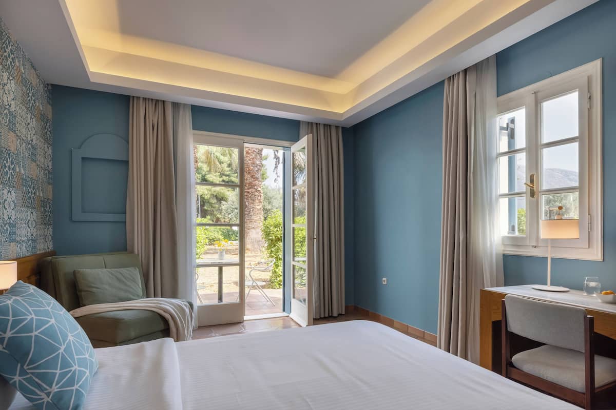 Serenity Garden View room | Hypo-allergenic bedding, in-room safe, desk, blackout curtains