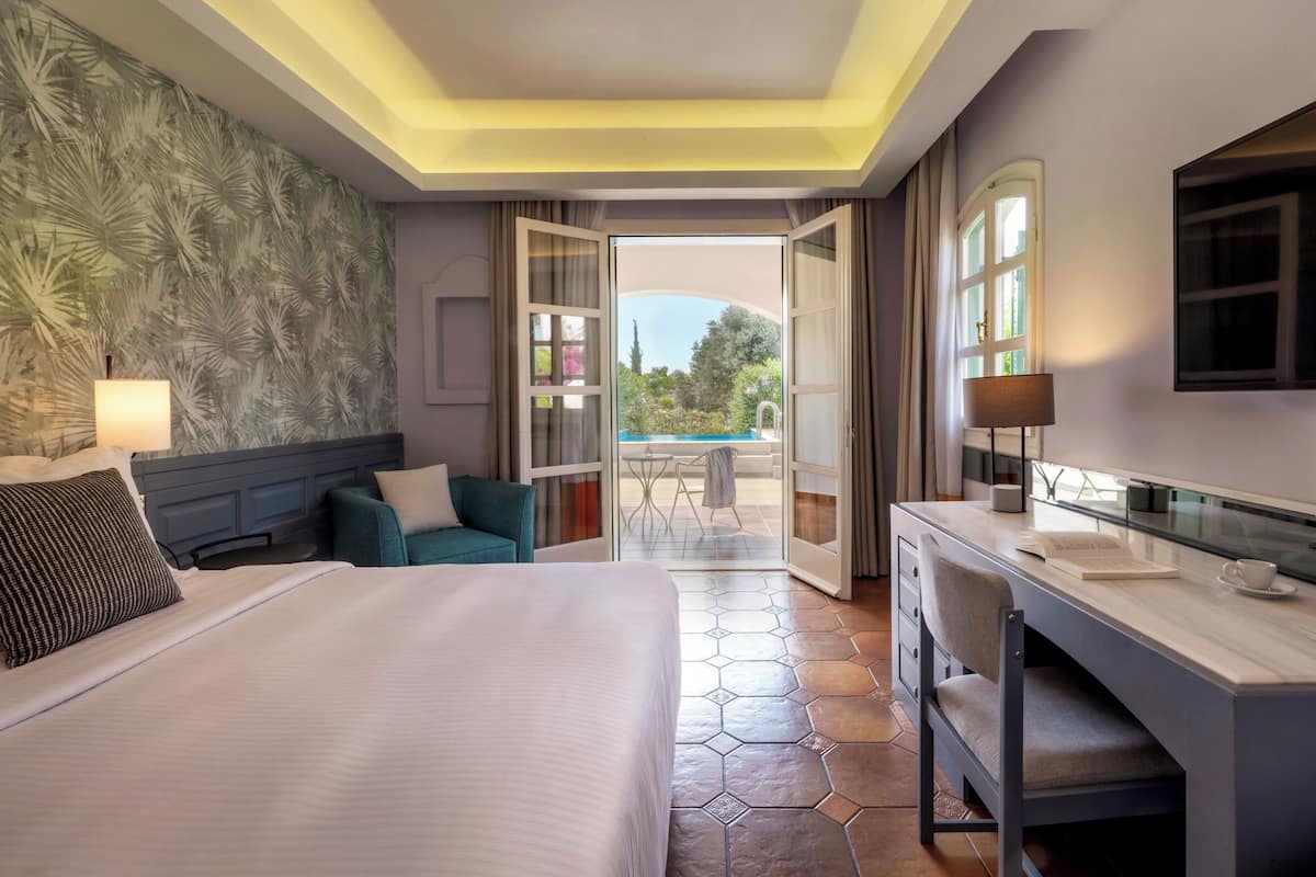 Nature Garden View Private Pool | Allergitestet sengetøy, safe på rommet, skrivebord og blendingsgardiner