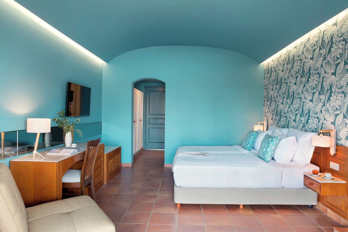 Family Suite Sea View | Hypo-allergenic bedding, in-room safe, desk, blackout curtains