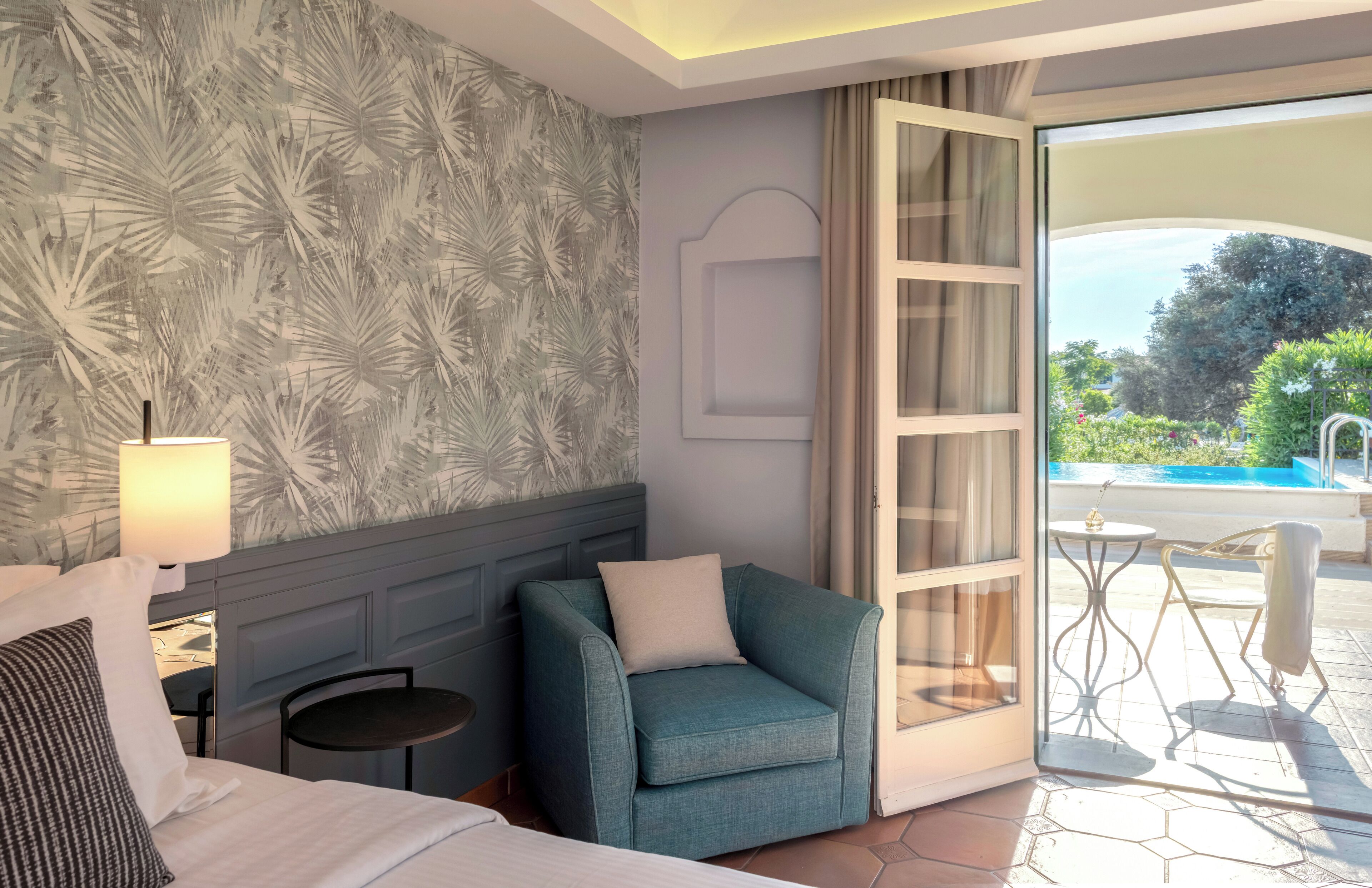 Nature Garden View Private Pool | 防过敏的被褥、客房内保险箱、办公桌、遮光窗帘