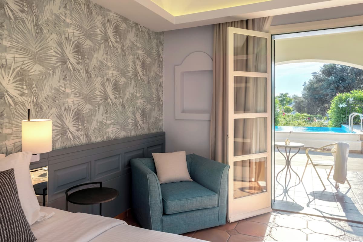 Nature Garden View Private Pool | Hypo-allergenic bedding, in-room safe, desk, blackout curtains