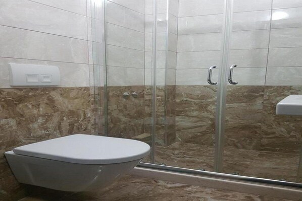Bathroom - Bristol Hotel Tirana (Tirana)