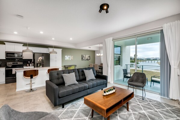 Smart TV - 2BD/2BA condo close to Disney at Storey Lake #111 (Kissimmee)