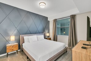 2 Schlafzimmer, Schreibtisch, Bügeleisen/Bügelbrett, Reisekinderbett