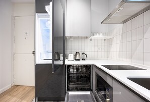 Oven, dishwasher, coffee/tea maker, toaster - Smartr Atocha Reina Sofia (Madrid)