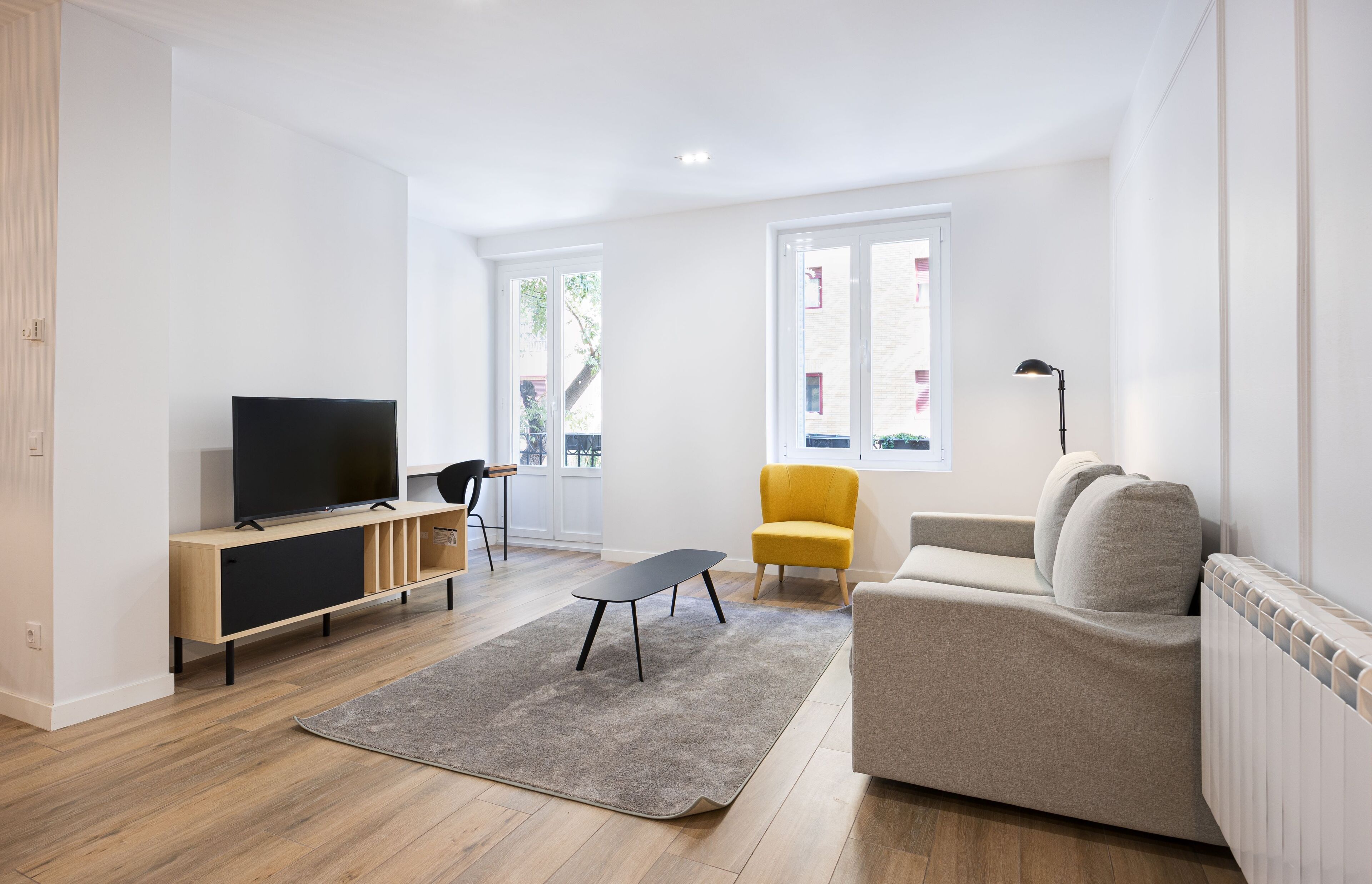 En 32-tommers LCD-TV med digitale kanaler samt TV