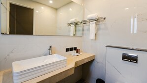 Deluxe Room | Bathroom - Mayur By Roomsinc Delhi (New Delhi)