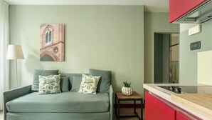 Unclassified image, 4 of 14, button - Mercanzia apartment. (Bologna)