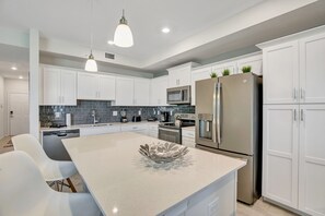 Fridge, microwave, oven, stovetop - 2bd/2ba condo close to Disney, Gated community at Storey Lake (Kissimmee)