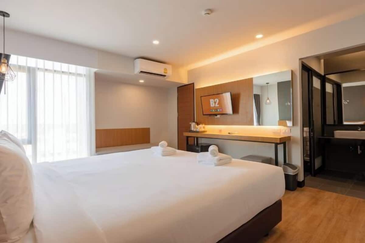 In-room safe, blackout curtains, free WiFi, bed sheets